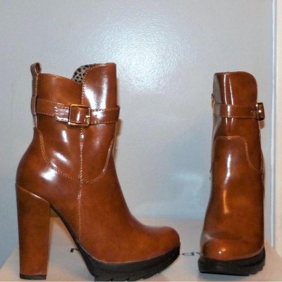 New DBDK Super Tread Walnut Camel/Dark Tan Platform Heel Buckle Boots 7 - Picture 3 of 6